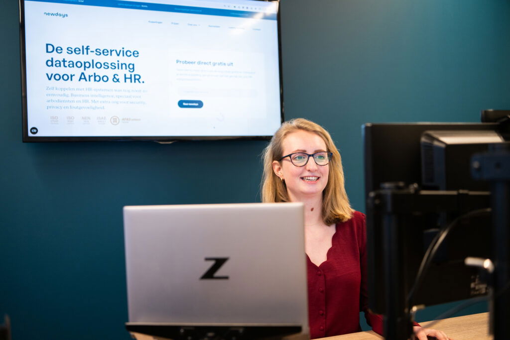 Tessa op haar werkplek